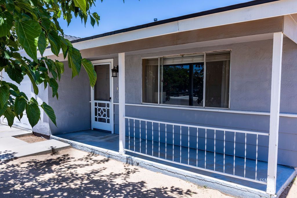 1036 West Mariposa Avenue Ridgecrest, CA 93555 - Photo 4 of 33