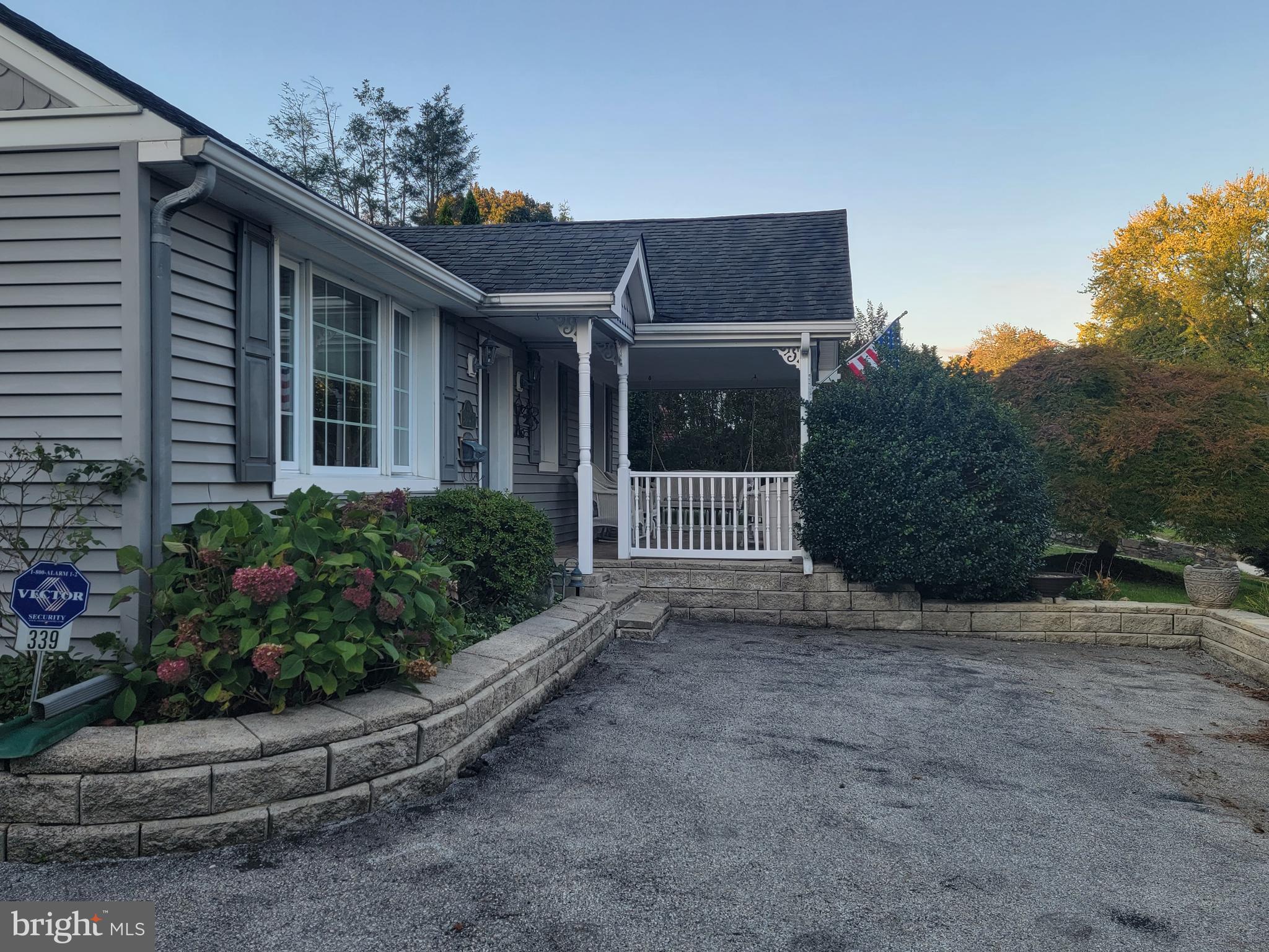 339 Sugartown Road Wayne, PA 19087 - Photo 6 of 57 339 Sugartown Road