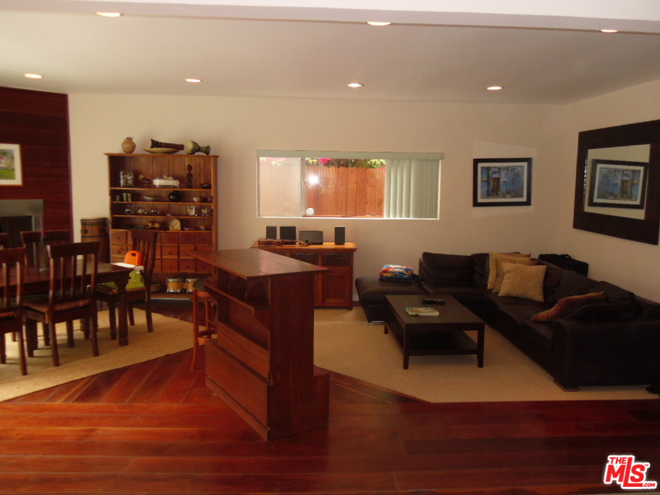 25 Ironsides Street Venice, CA 90292 - Photo 3 of 12