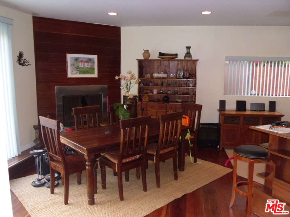 25 Ironsides Street Venice, CA 90292 - Photo 4 of 12