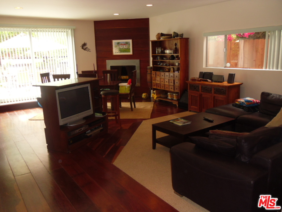 25 Ironsides Street Venice, CA 90292 - Photo 5 of 12