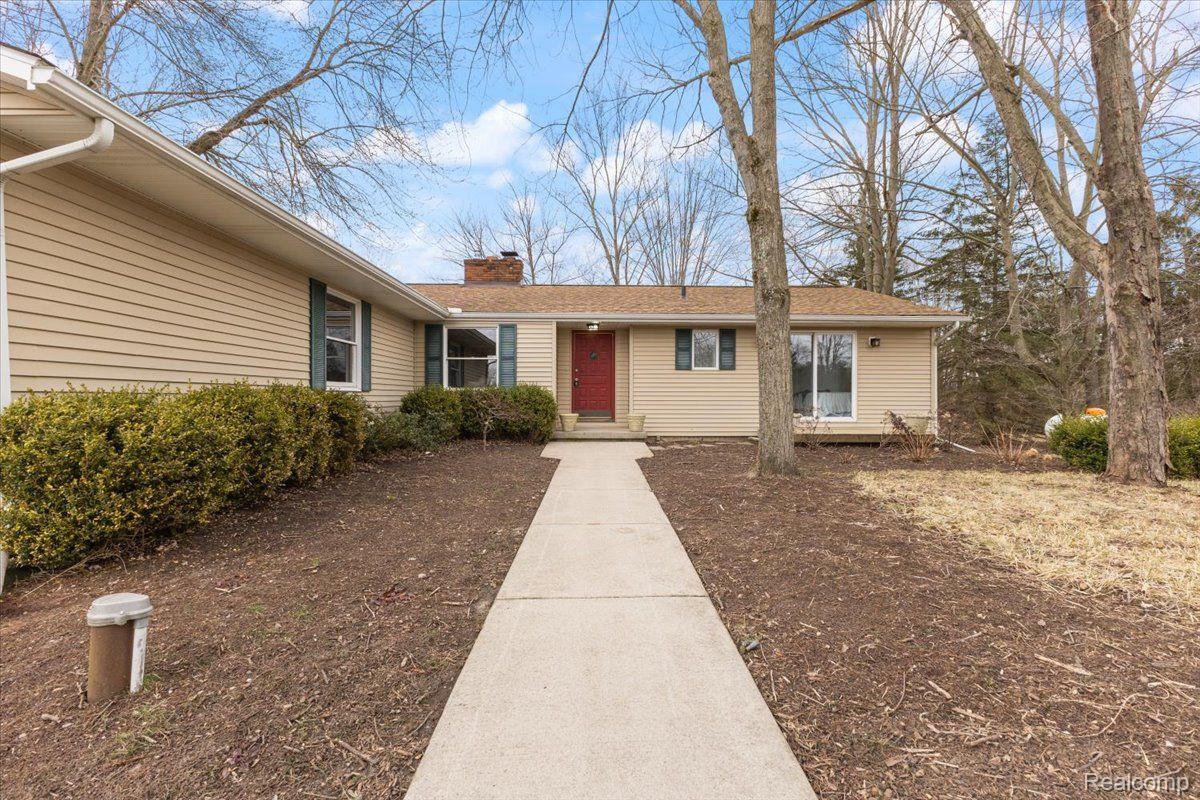 4800 North Burkhart Road Howell, MI 48855 - Photo 3 of 35 Gallery Image 3