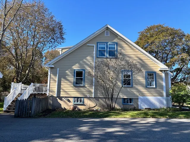 a view of a yard in front of a house