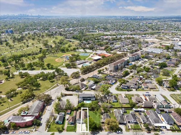 $330,000 | 3605 Billingsley Street, Unit B, Houston, TX 77009