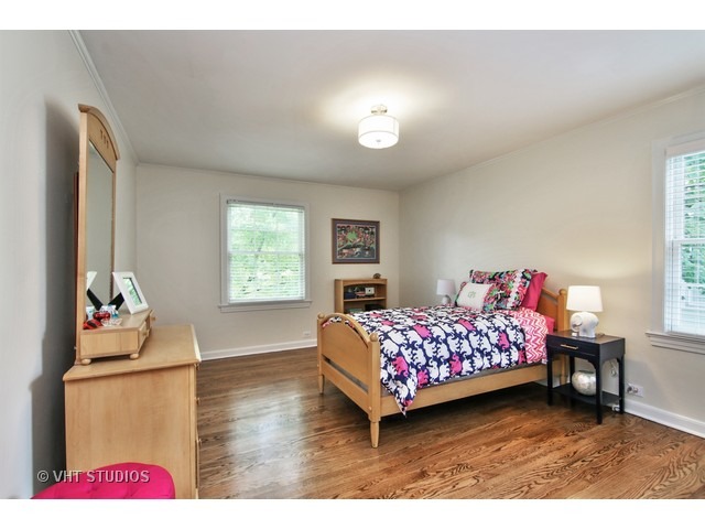 1039 Miami Road Wilmette, IL 60091 - Photo 19 of 25 a bedroom with a bed and window