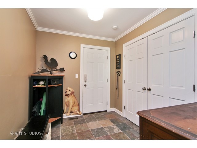 1039 Miami Road Wilmette, IL 60091 - Photo 4 of 25 a living room with furniture and a table