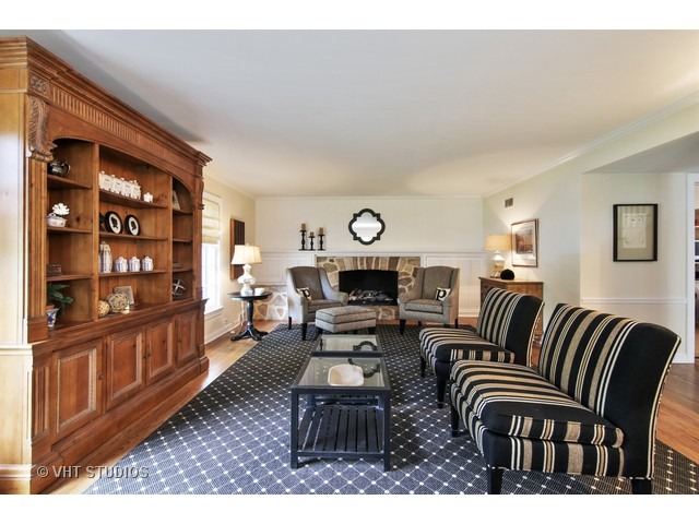 1039 Miami Road Wilmette, IL 60091 - Photo 7 of 25 a living room with furniture and wooden floor