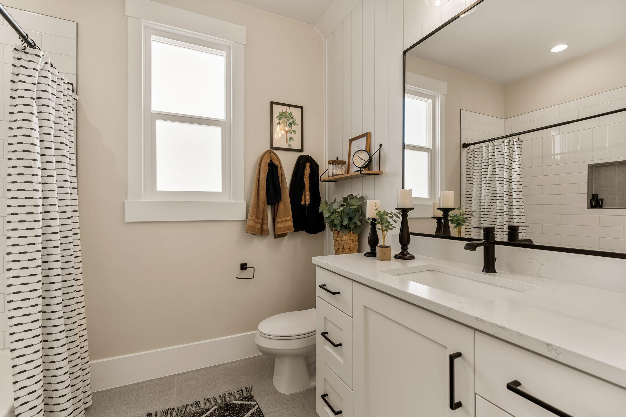 2952 East Yavin Way St. George, UT 84790 - Photo 25 of 39 Guest Bath