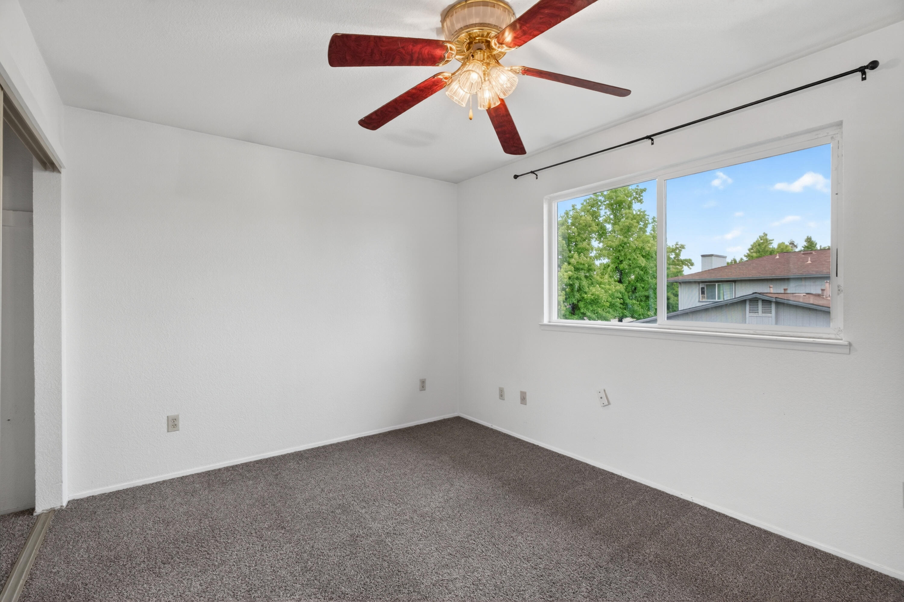 200 Ridgetop Drive, Unit 22 Redding, CA 96003 - Photo 20 of 29 Bedroom 2