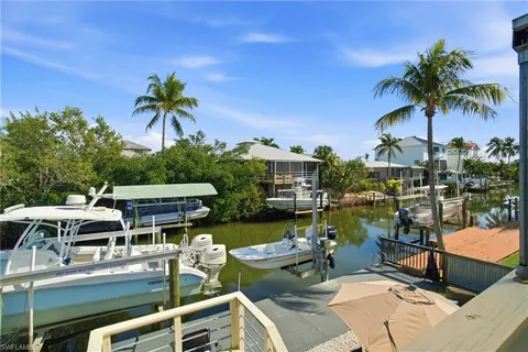 a view of a lake with house