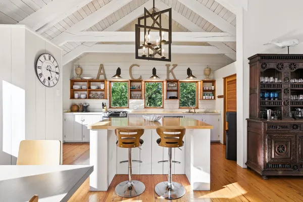 $5,100,000 | 25 Pond View Drive, Nantucket, MA 02554