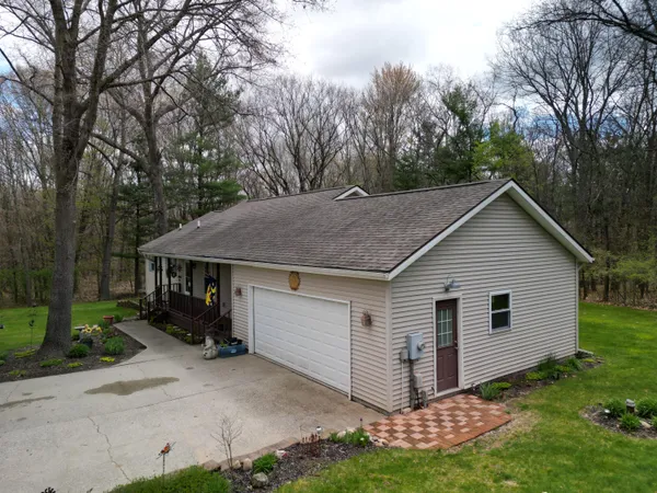 $395,000 | 17148 Seneca Court, Howard City, MI 49329