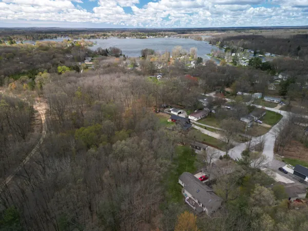 $395,000 | 17148 Seneca Court, Howard City, MI 49329