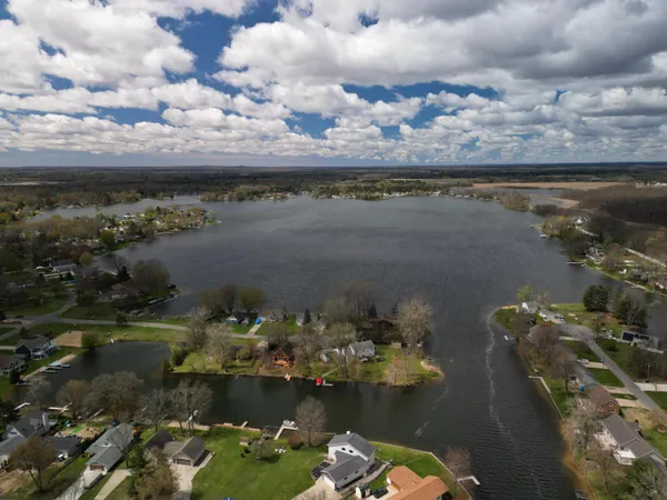 $395,000 | 17148 Seneca Court, Howard City, MI 49329