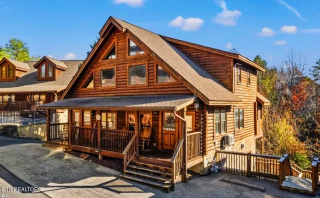 $545,000 | 326 Big Bear Way, Pigeon Forge, TN 37863