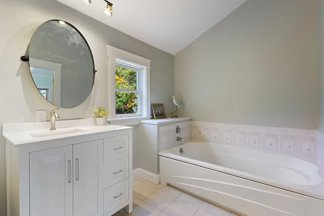 $1,550,000 | 31 Old Blue Point Road, Scarborough, ME 04074