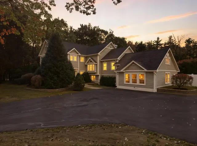 $1,550,000 | 31 Old Blue Point Road, Scarborough, ME 04074