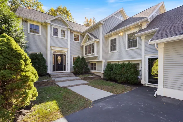 $1,550,000 | 31 Old Blue Point Road, Scarborough, ME 04074