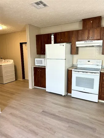 $1,025 | 3621-4 County Road 161, Unit F, Alvin, TX 77511