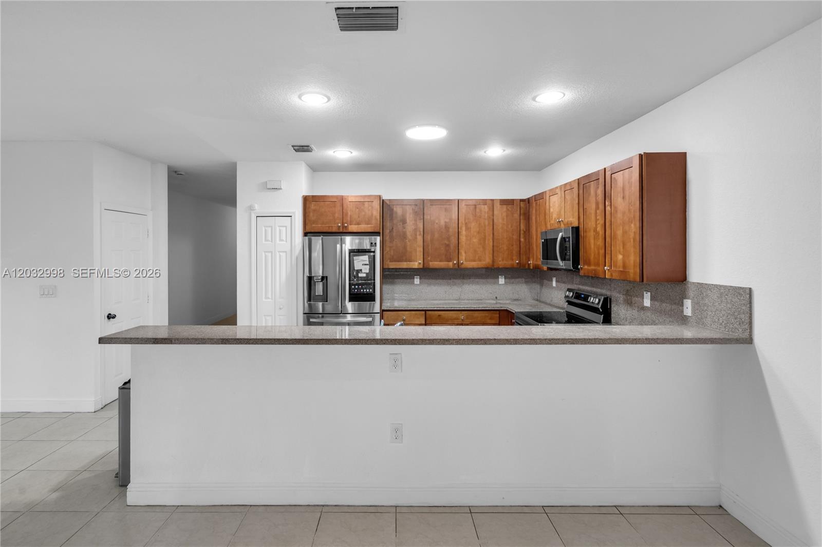 9925 Northwest 10th Street Miami, FL 33172 - Photo 12 of 51