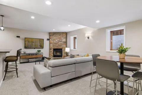 $500,000 | 15650 17th Avenue North, Plymouth, MN 55447