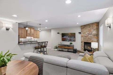 $500,000 | 15650 17th Avenue North, Plymouth, MN 55447