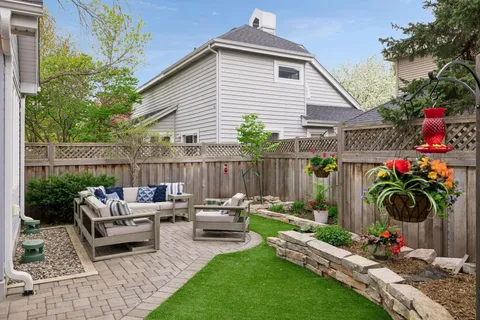 $500,000 | 15650 17th Avenue North, Plymouth, MN 55447