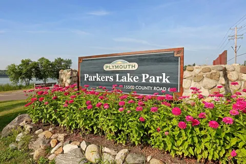 $500,000 | 15650 17th Avenue North, Plymouth, MN 55447