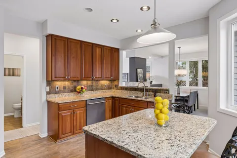 $500,000 | 15650 17th Avenue North, Plymouth, MN 55447