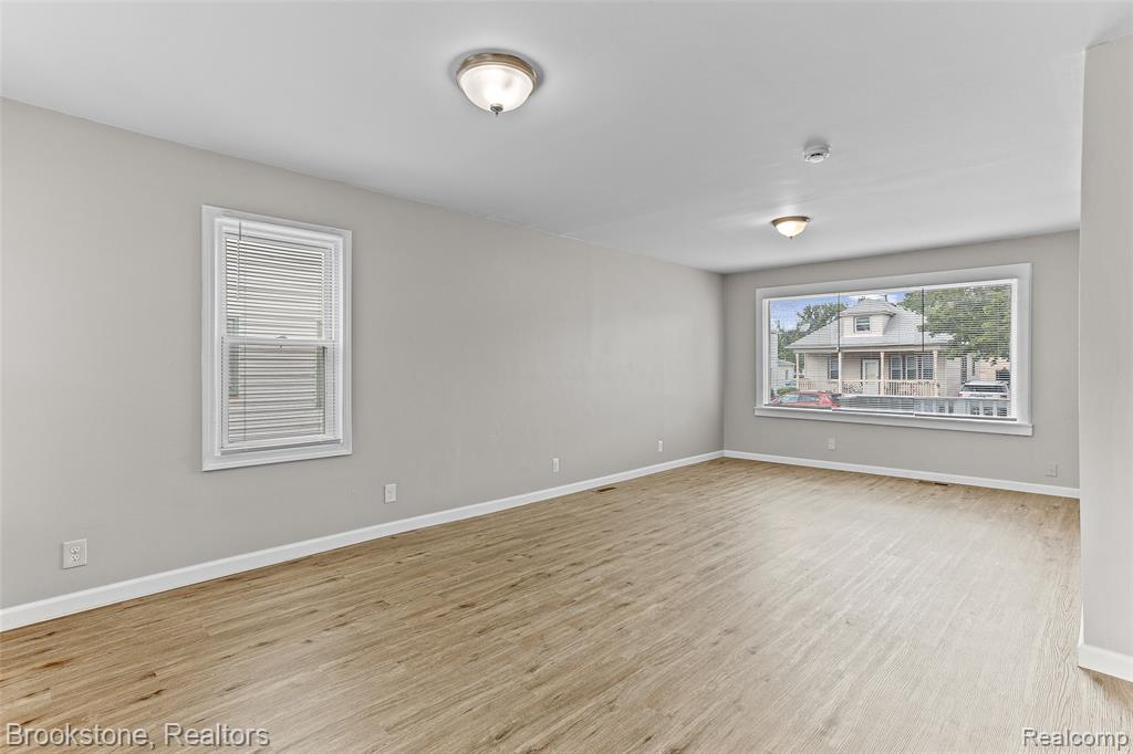 7524 Toepfer Road Warren, MI 48091 - Photo 8 of 29