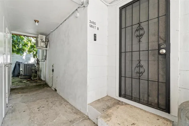 $1,900 | 2453 Southwest 17th Street, Unit 2, Miami, FL 33145