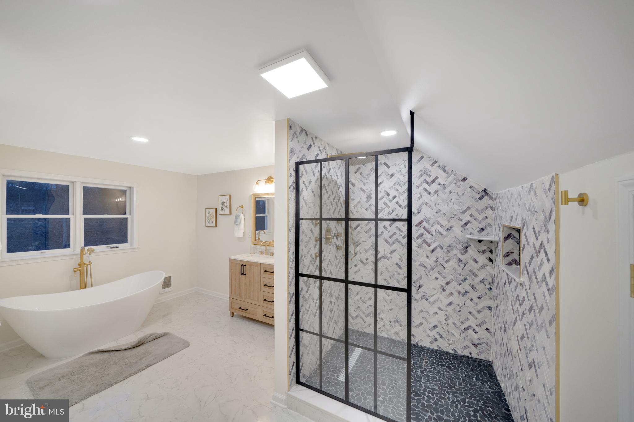 685 East Old Philadelphia Road Elkton, MD 21921 - Photo 16 of 64 Primary en-suite spa bathroom