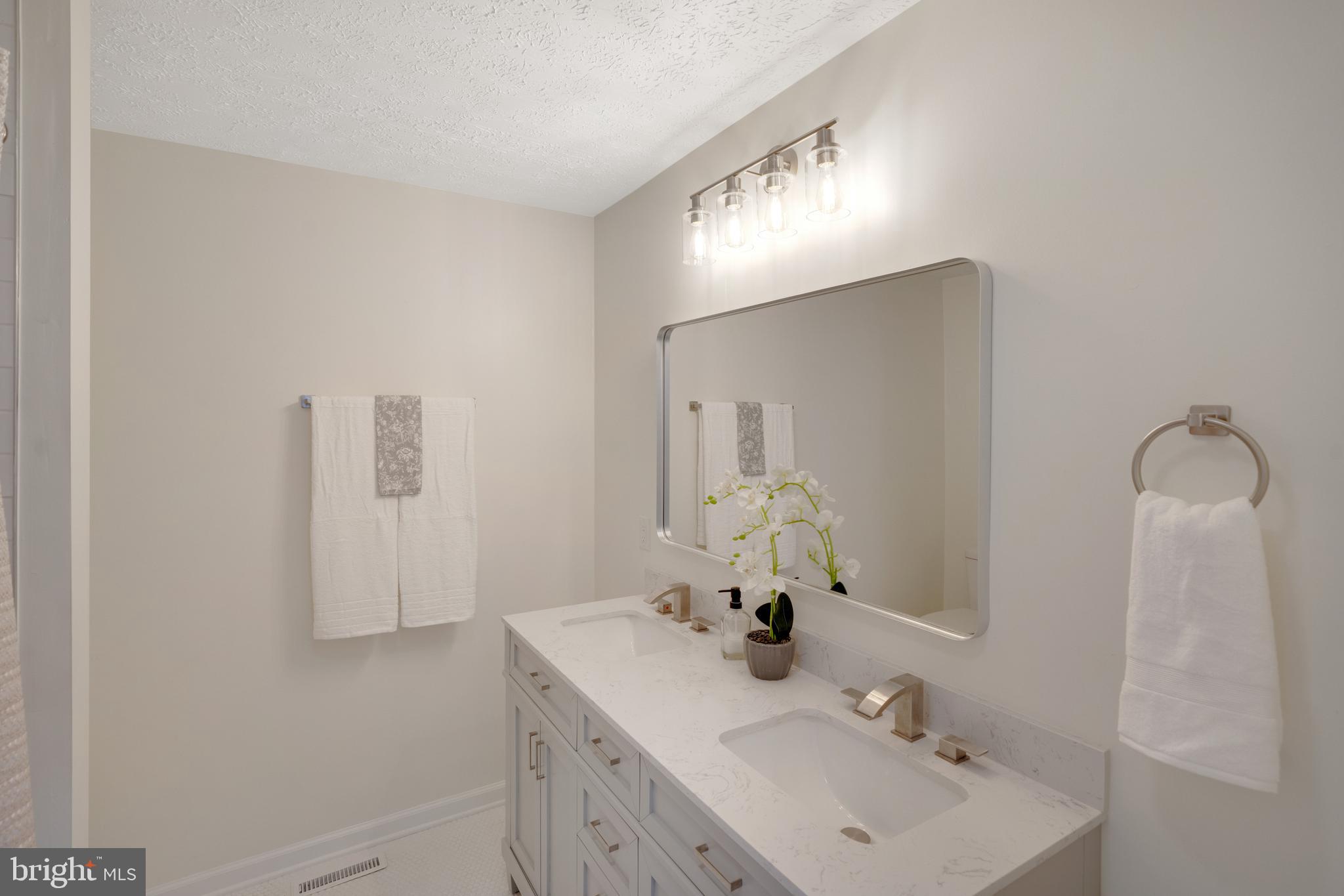 685 East Old Philadelphia Road Elkton, MD 21921 - Photo 22 of 64 Main level full bathroom