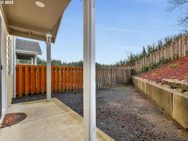 a view of a backyard with pathway