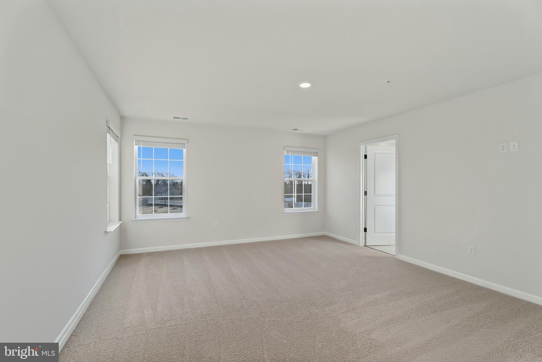 8 Comes Rdg Court Rosedale, MD 21237 - Photo 15 of 35 an empty room with windows