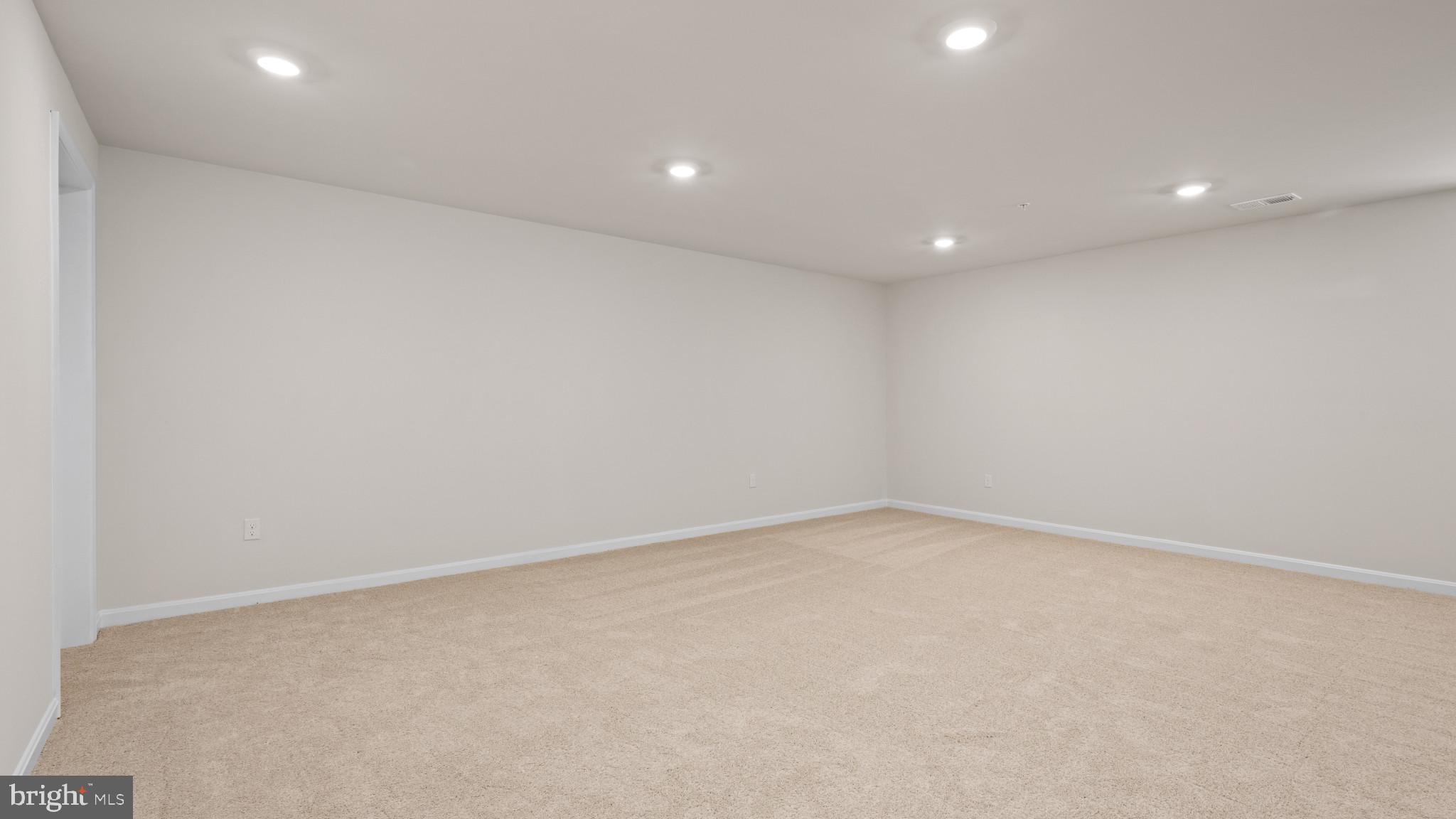 8 Comes Rdg Court Rosedale, MD 21237 - Photo 16 of 54 an empty room with a workbench