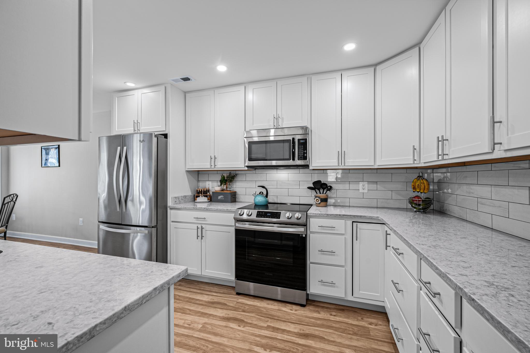 5213 Columbia Road, Unit 6 59 Columbia, MD 21044 - Photo 14 of 41 Modern kitchen