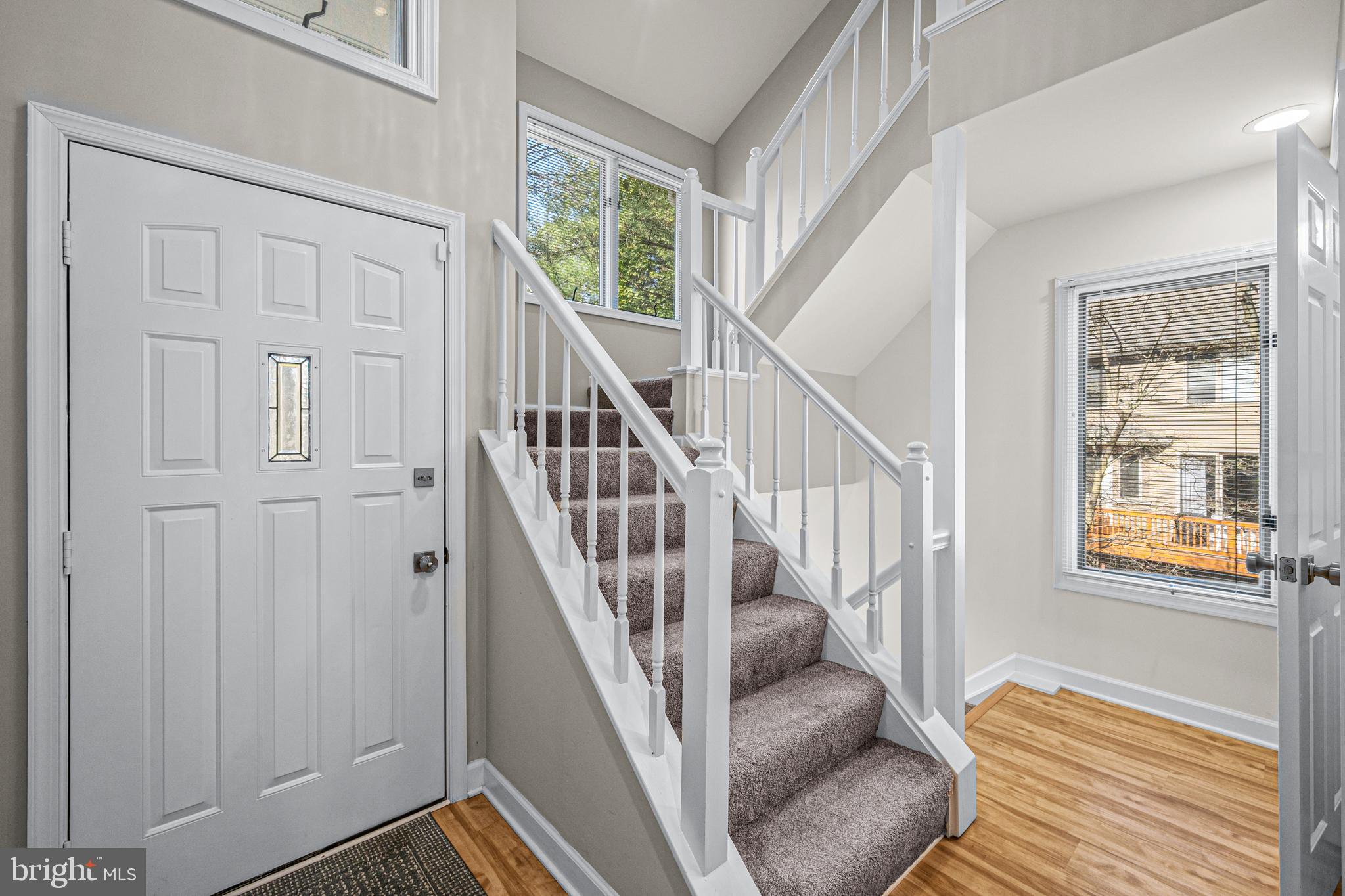 5213 Columbia Road, Unit 6 59 Columbia, MD 21044 - Photo 4 of 41 3 story entry foyer with overlook