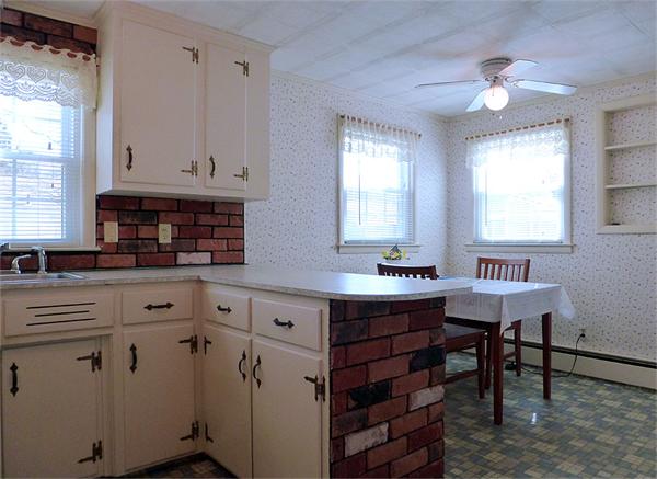 166 Robinson Road West Springfield, MA 01089 - Photo 4 of 17 Gallery Image 4