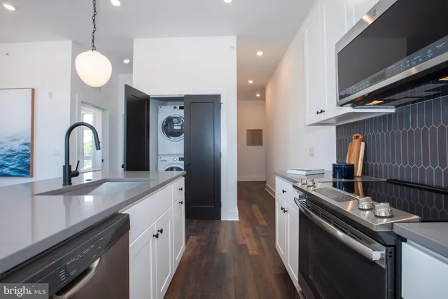 $1,370 | 2940 West Thompson Street, Unit 302, Philadelphia, PA 19121