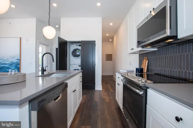 $1,370 | 2940 West Thompson Street, Unit 302, Philadelphia, PA 19121