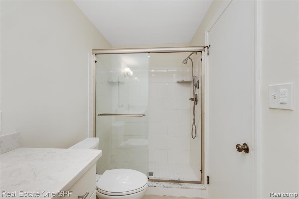 1708 Vernier Road Grosse Pointe Woods, MI 48236 - Photo 27 of 43
