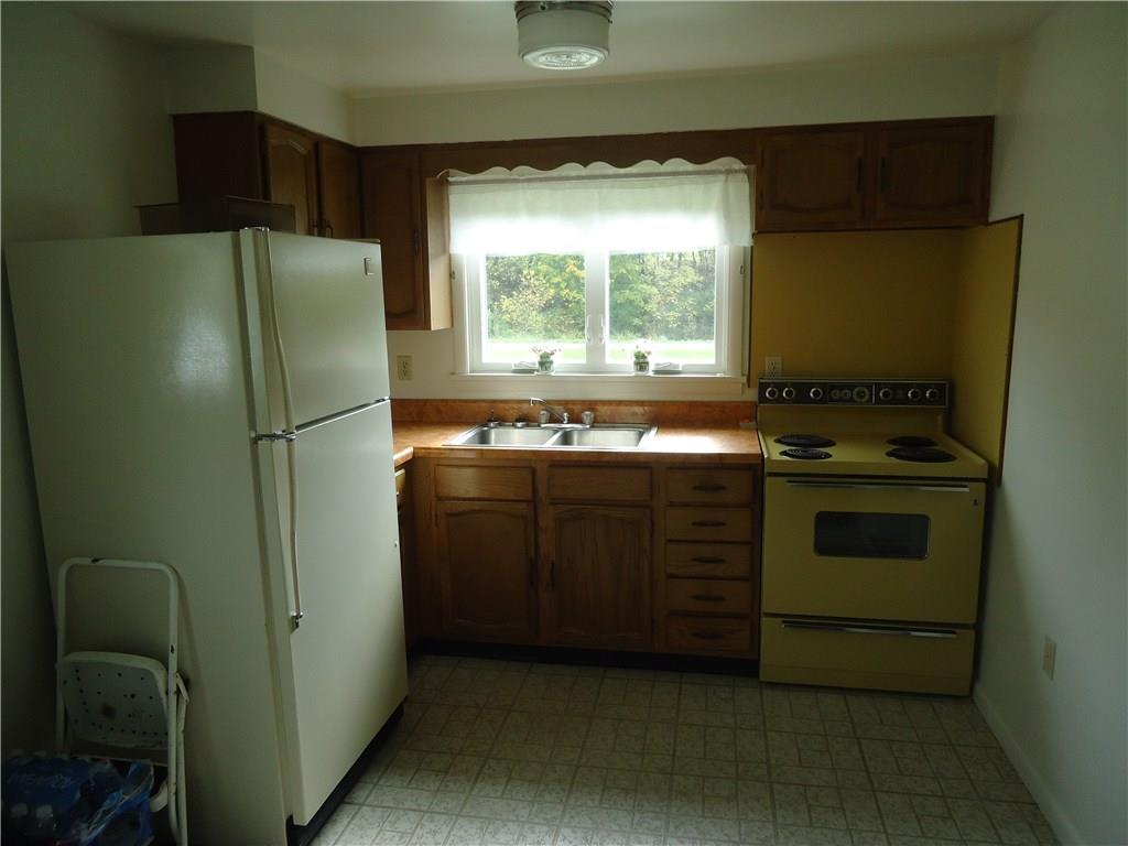 3005 Riverside Drive Claridge, PA 15623 - Photo 12 of 25 KITCHEN MAIN LEVEL APARTMENT