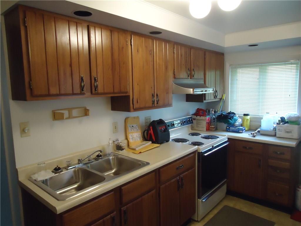 3005 Riverside Drive Claridge, PA 15623 - Photo 13 of 25 KITCHEN MAIN LEVEL APARTMENT