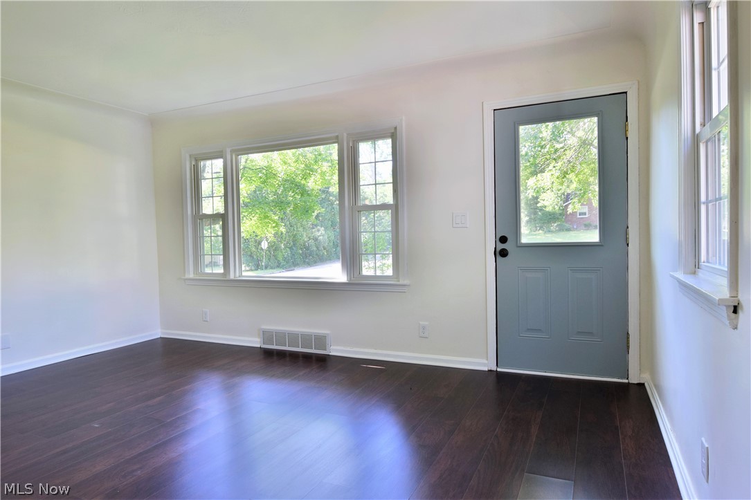 3004 Decamp Road Youngstown, OH 44511 - Photo 4 of 35