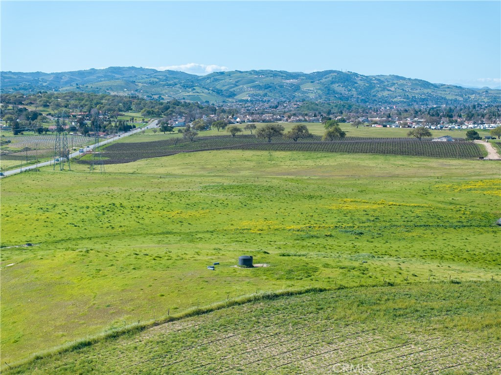 0 Creston Road Paso Robles, CA 93446 - Photo 25 of 29 a view of an ocean and a mountain