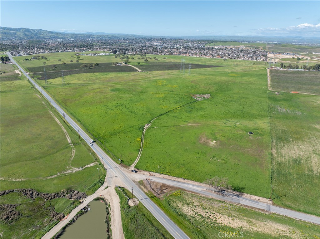 0 Creston Road Paso Robles, CA 93446 - Photo 28 of 29 a view of a lake with a outdoor space