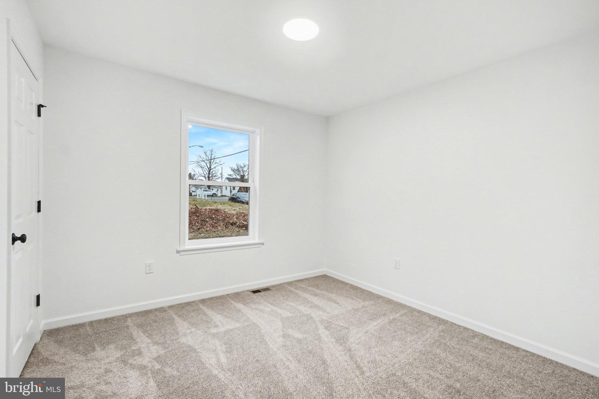 418 Elm Street Lebanon, PA 17042 - Photo 20 of 43 Bright and airy room with natural light.