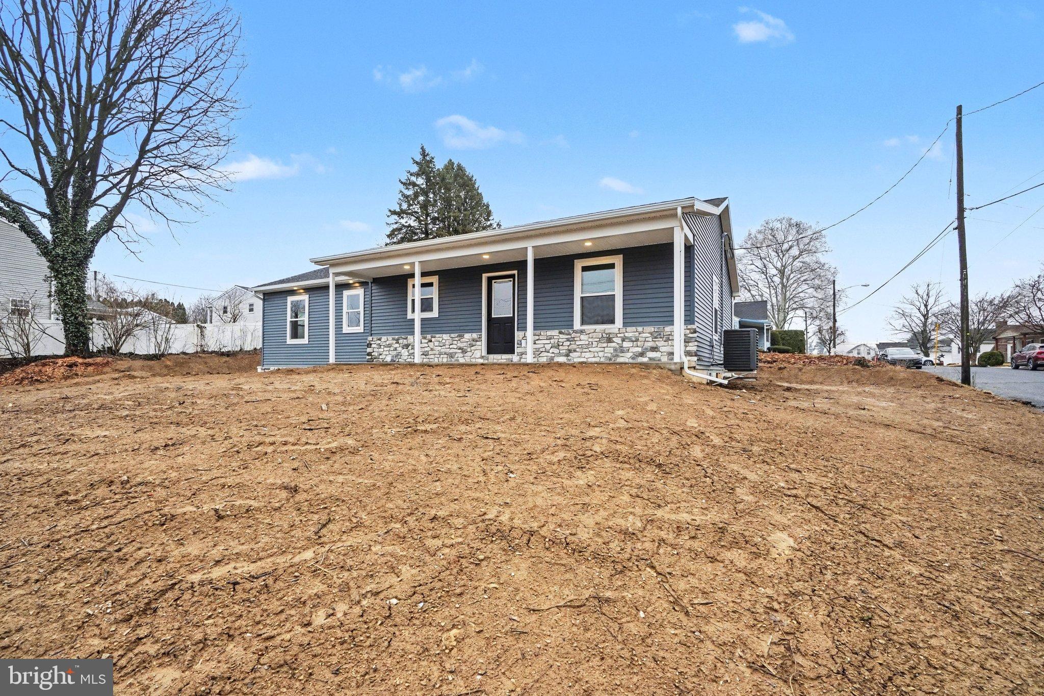 418 Elm Street Lebanon, PA 17042 - Photo 3 of 43 Charming home with fresh landscaping potential.