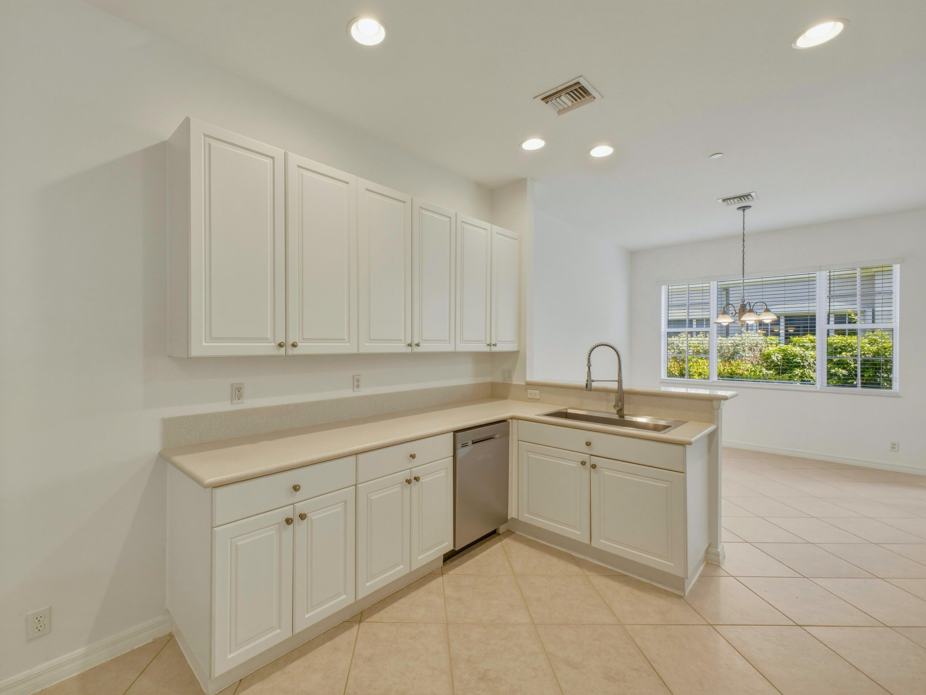 119 Lancaster Road Boynton Beach, FL 33426 - Photo 13 of 57 Kitchen